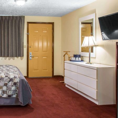Rodeway Inn & Suites Branford - Guilford Екстериор снимка