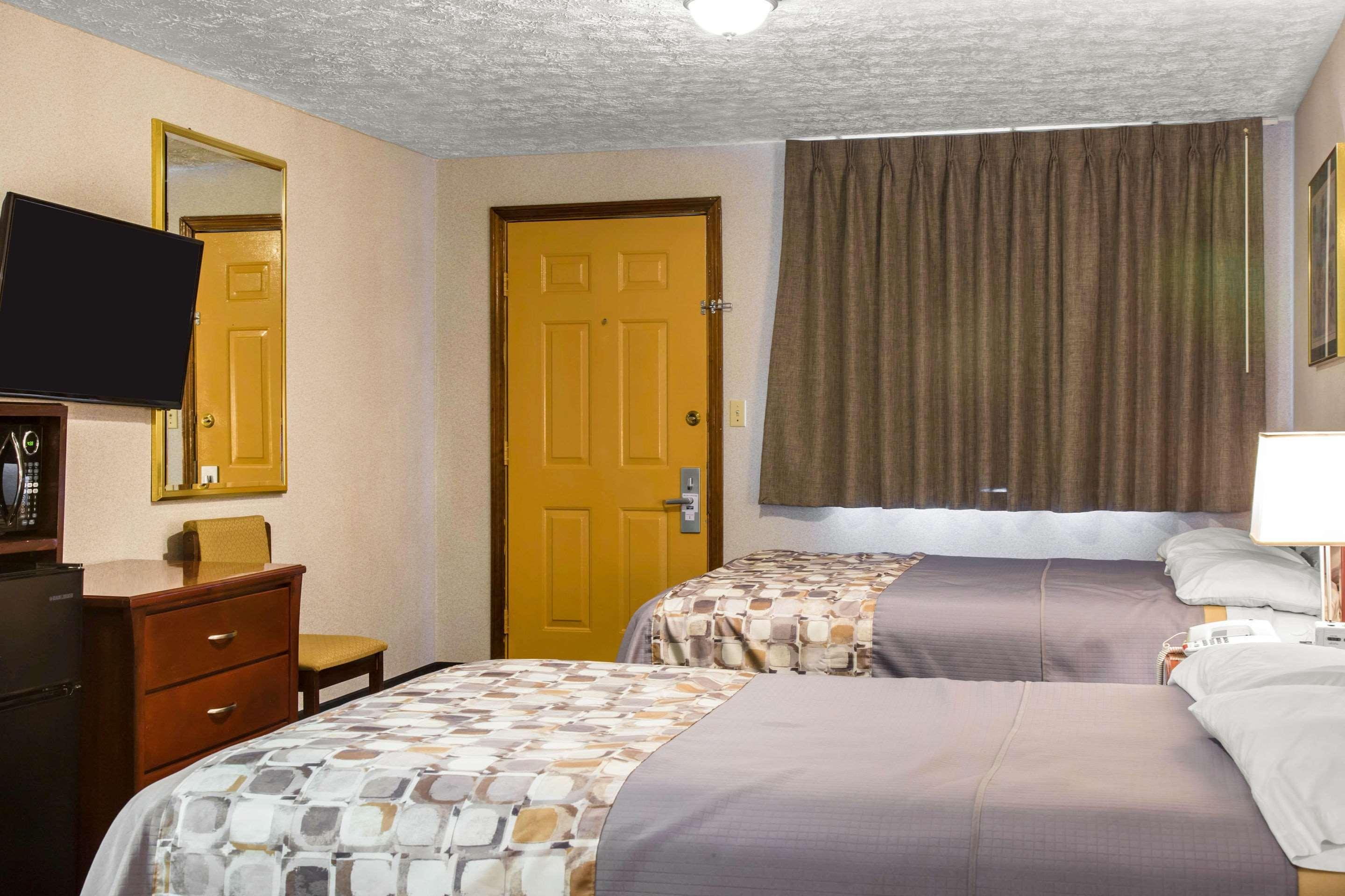 Rodeway Inn & Suites Branford - Guilford Екстериор снимка