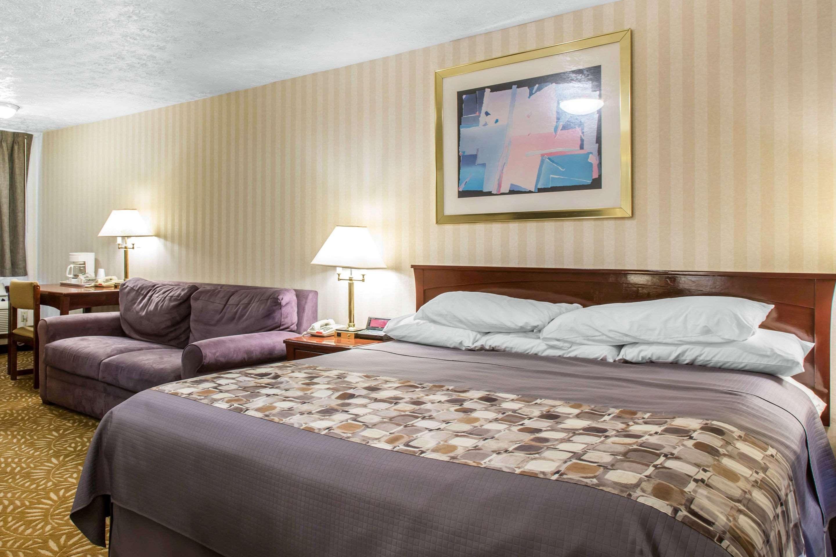 Rodeway Inn & Suites Branford - Guilford Екстериор снимка