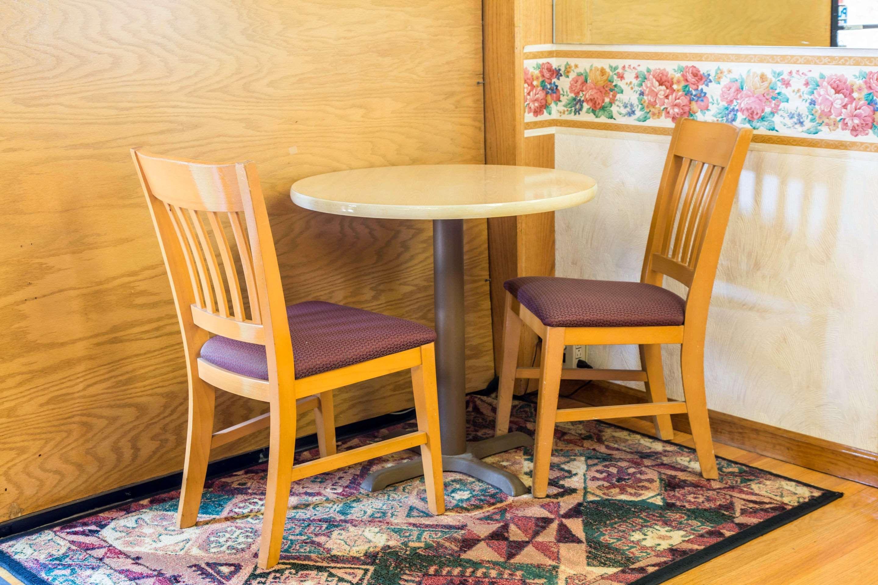 Rodeway Inn & Suites Branford - Guilford Екстериор снимка