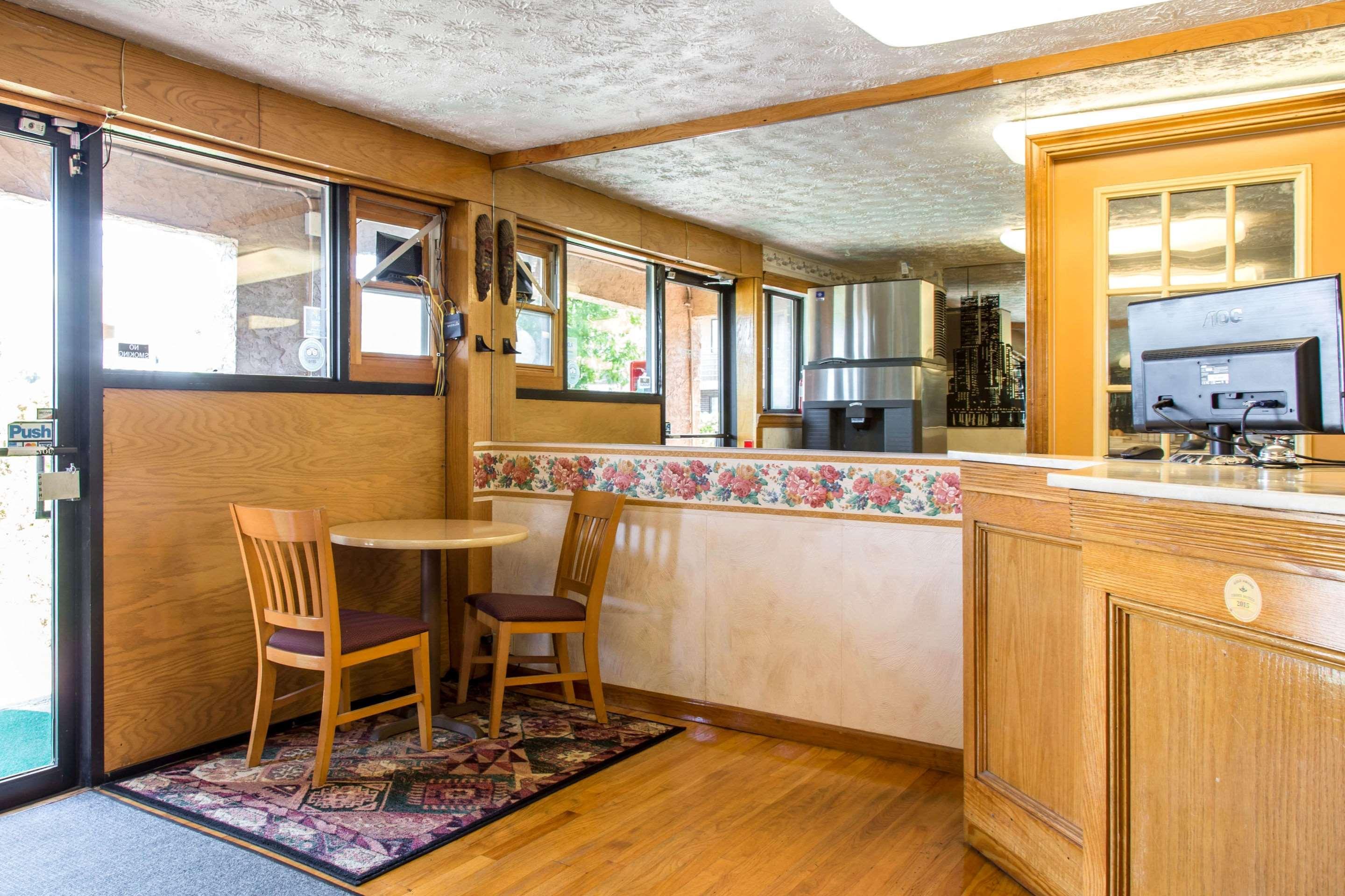Rodeway Inn & Suites Branford - Guilford Екстериор снимка