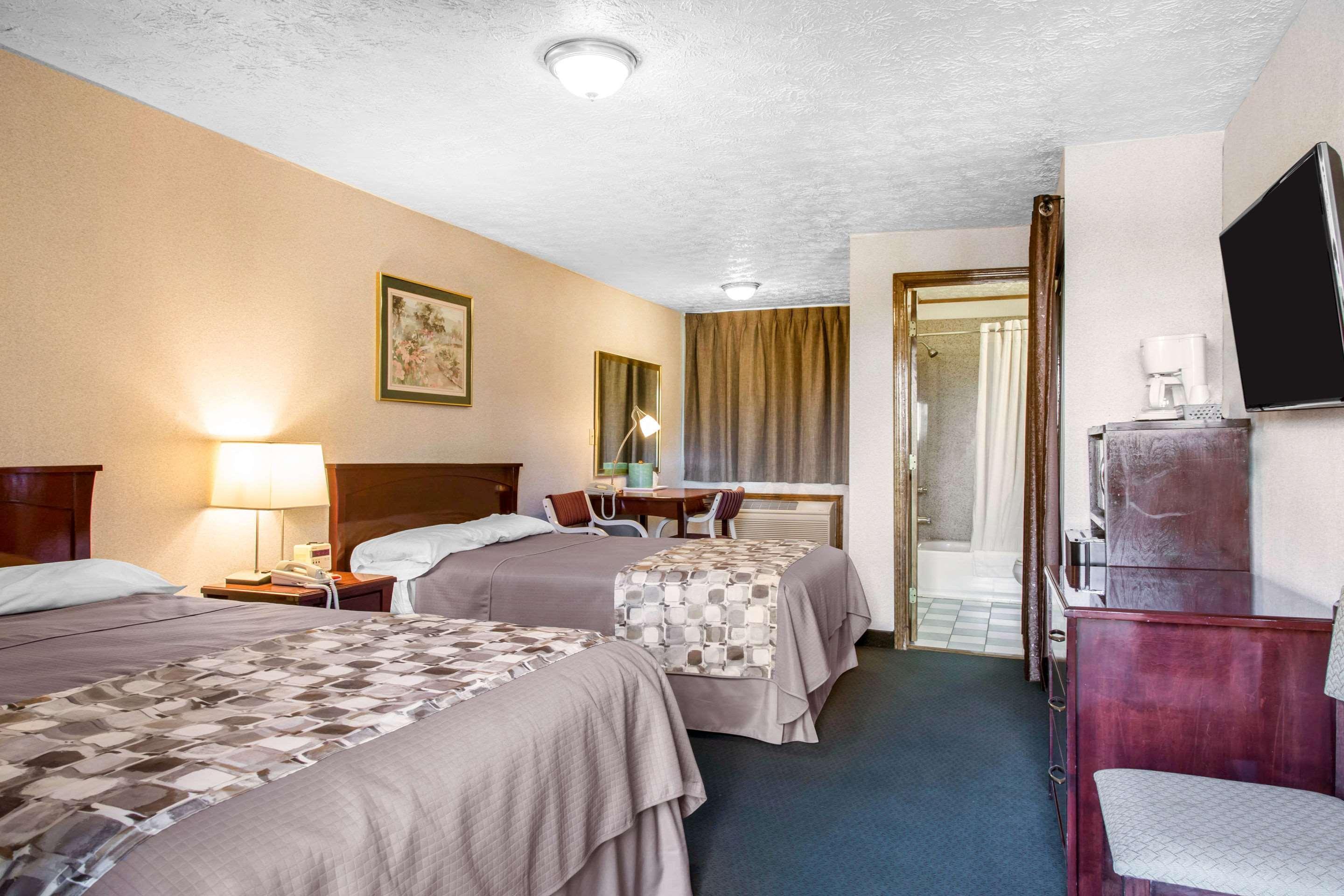 Rodeway Inn & Suites Branford - Guilford Екстериор снимка
